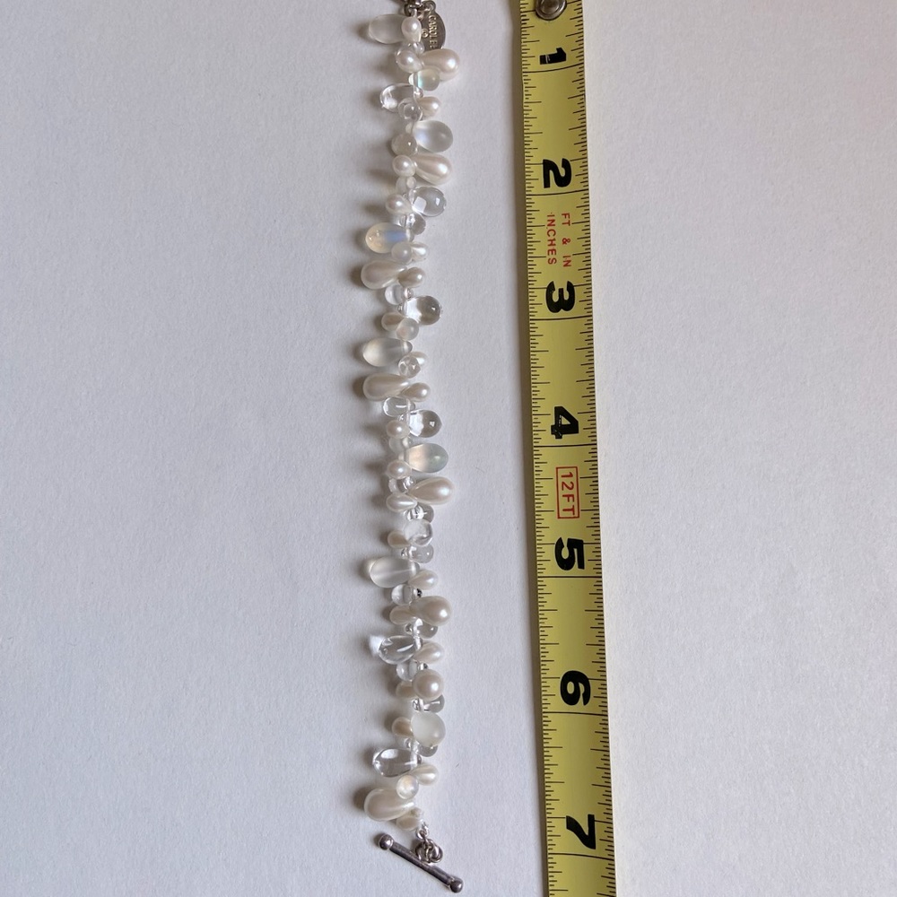 Carolee Bracelet with toggle closure - Picture 2 of 5